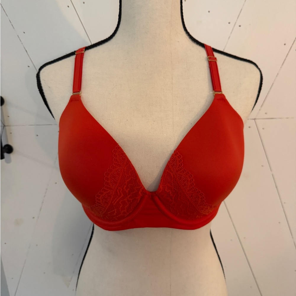 Soma embraceable project coverage, convertible bra with lace detail.